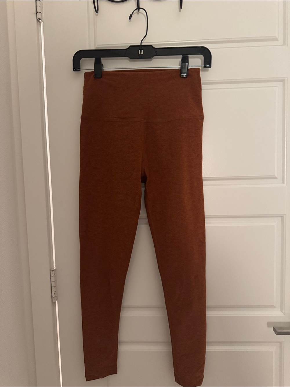 Beyond Yoga High-Waist Leggings in Rust